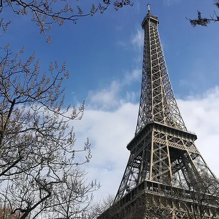 Proche De La Tour Eiffel