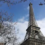 Proche De La Tour Eiffel